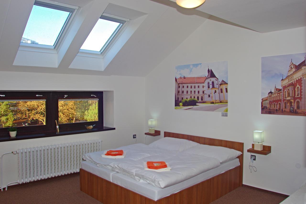 Hotel Pod Radnici Sumperk ภายนอก รูปภาพ