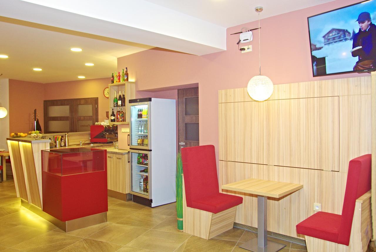 Hotel Pod Radnici Sumperk ภายนอก รูปภาพ
