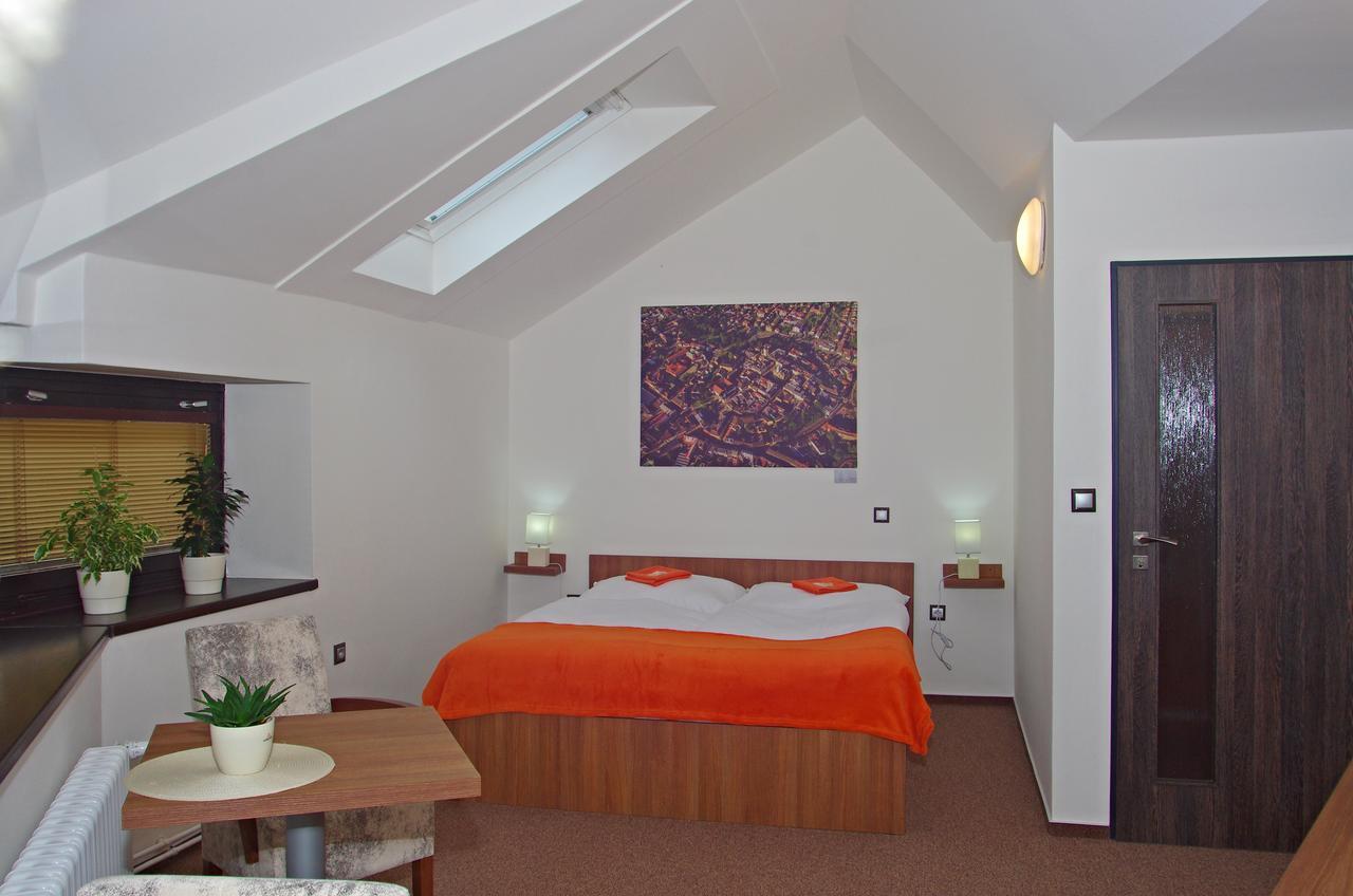 Hotel Pod Radnici Sumperk ภายนอก รูปภาพ
