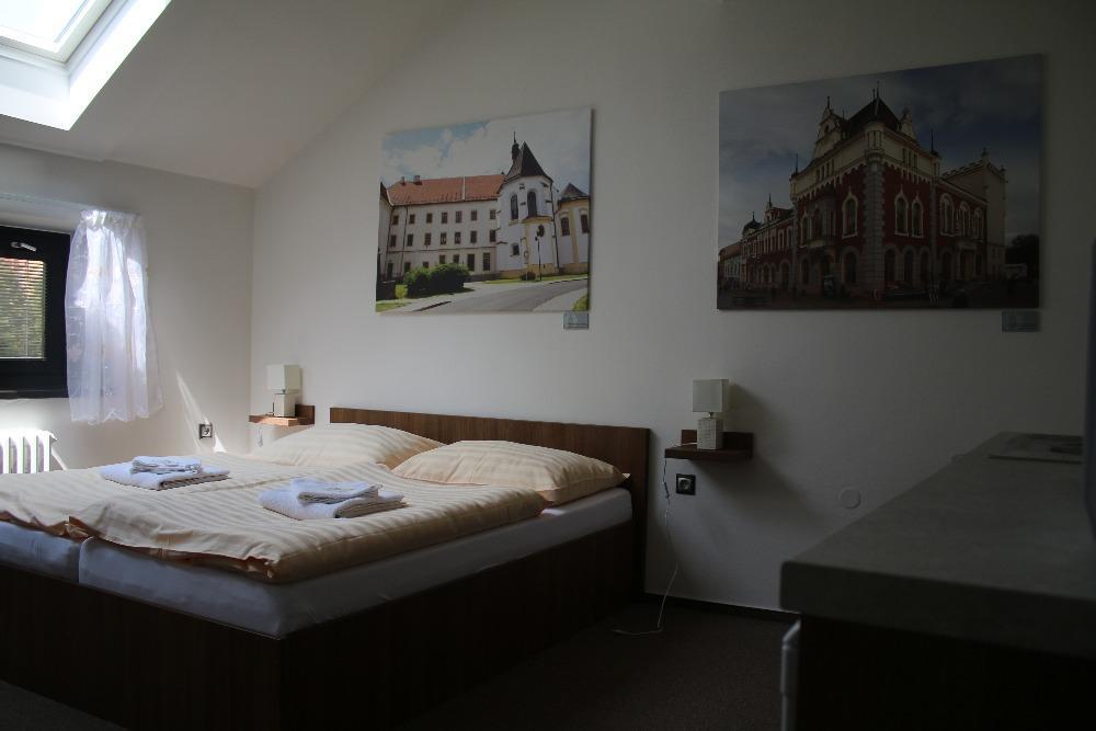 Hotel Pod Radnici Sumperk ภายนอก รูปภาพ