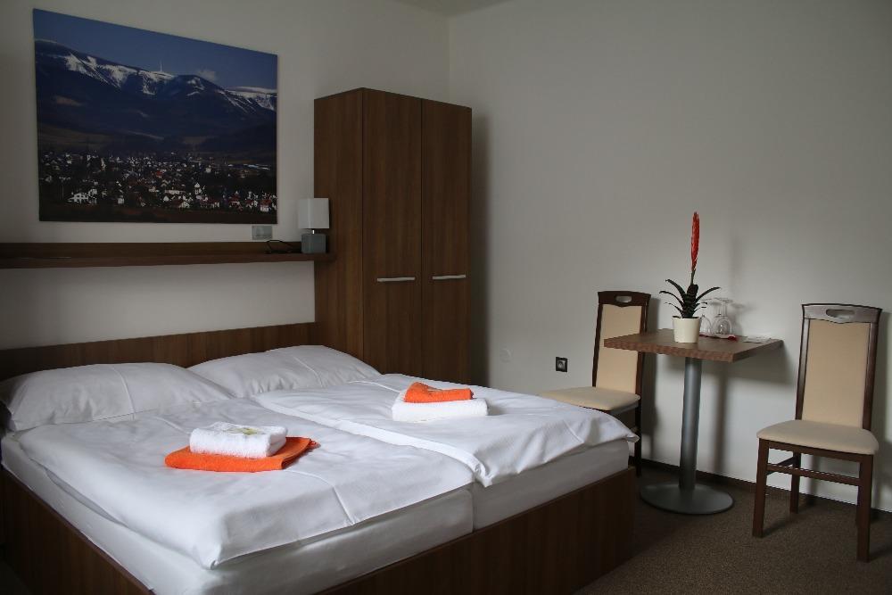 Hotel Pod Radnici Sumperk ภายนอก รูปภาพ